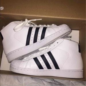 High top Adidas Superstar